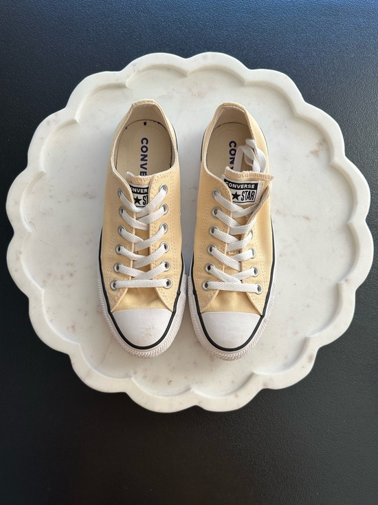 Converse Shoes - Women’s Light Yellow Converse Canvas Low Top Sneakers Size 7